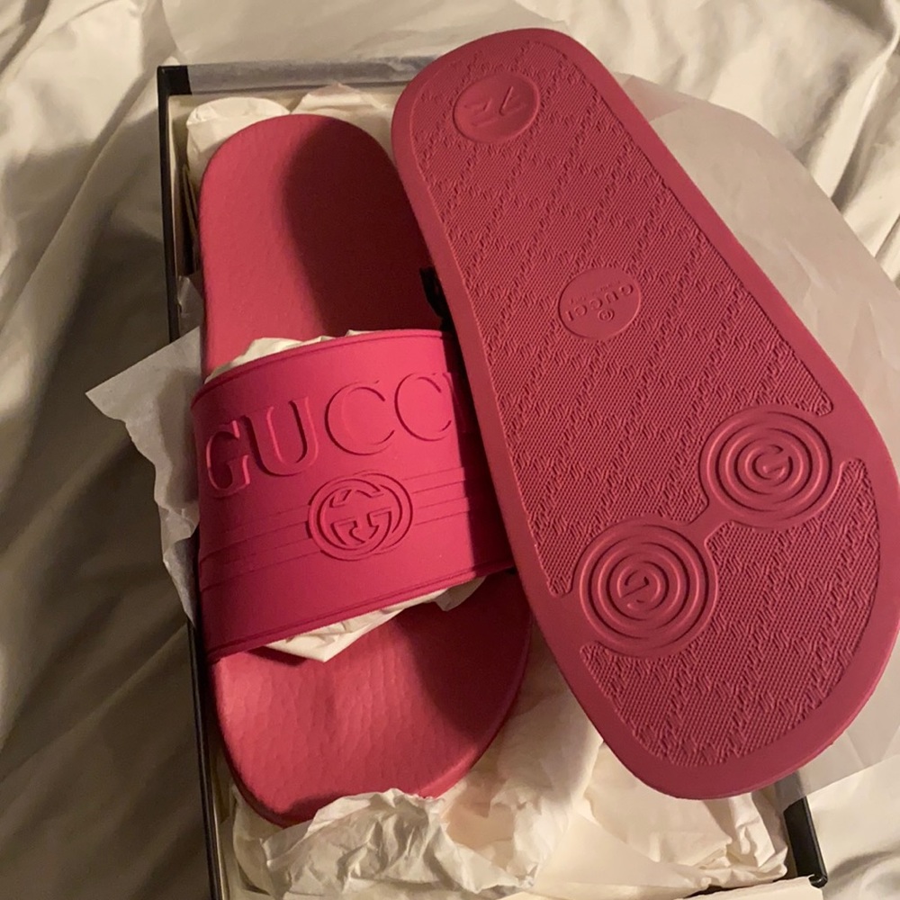Gucci flip flops